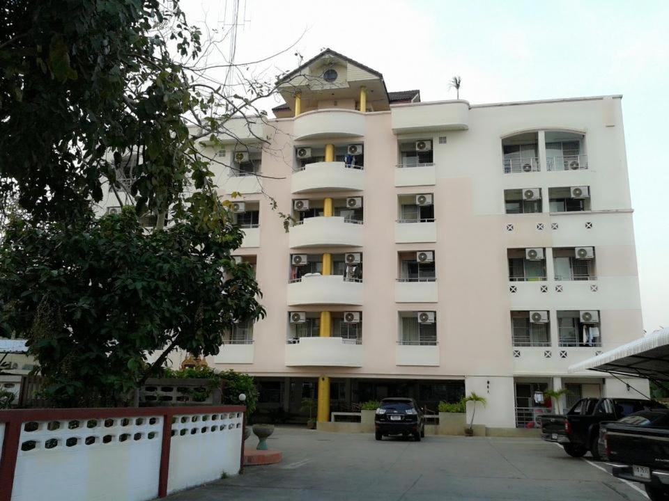 M In Korat Service Apartment Nakhon Ratchasima Bagian luar foto