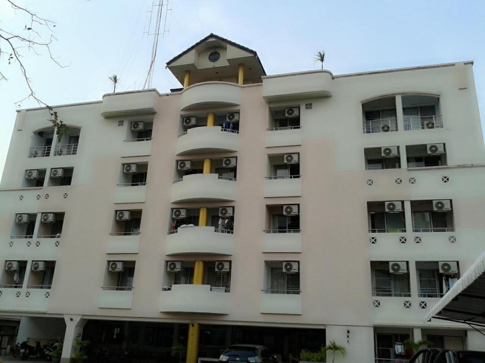 M In Korat Service Apartment Nakhon Ratchasima Bagian luar foto