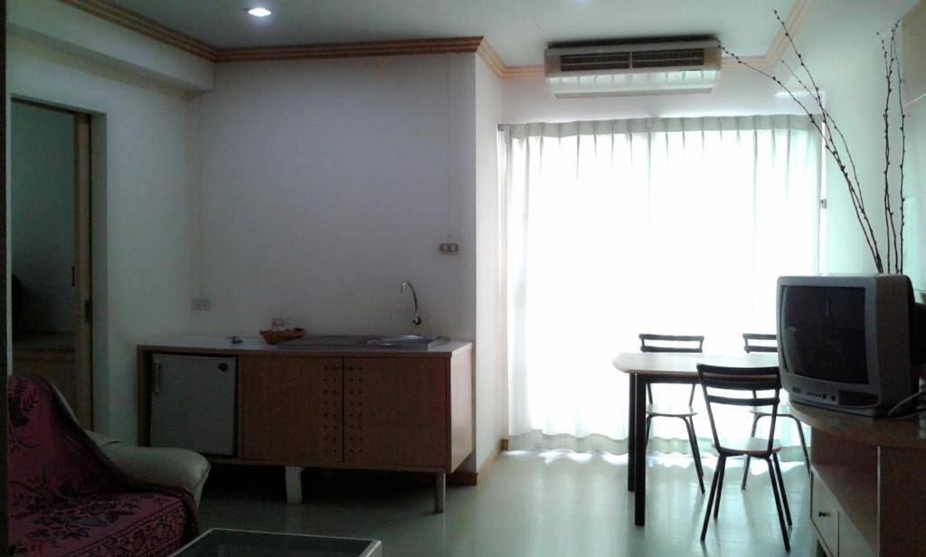 M In Korat Service Apartment Nakhon Ratchasima Ruang foto