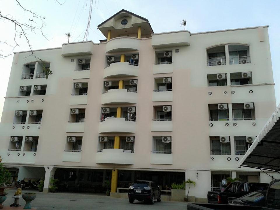M In Korat Service Apartment Nakhon Ratchasima Bagian luar foto