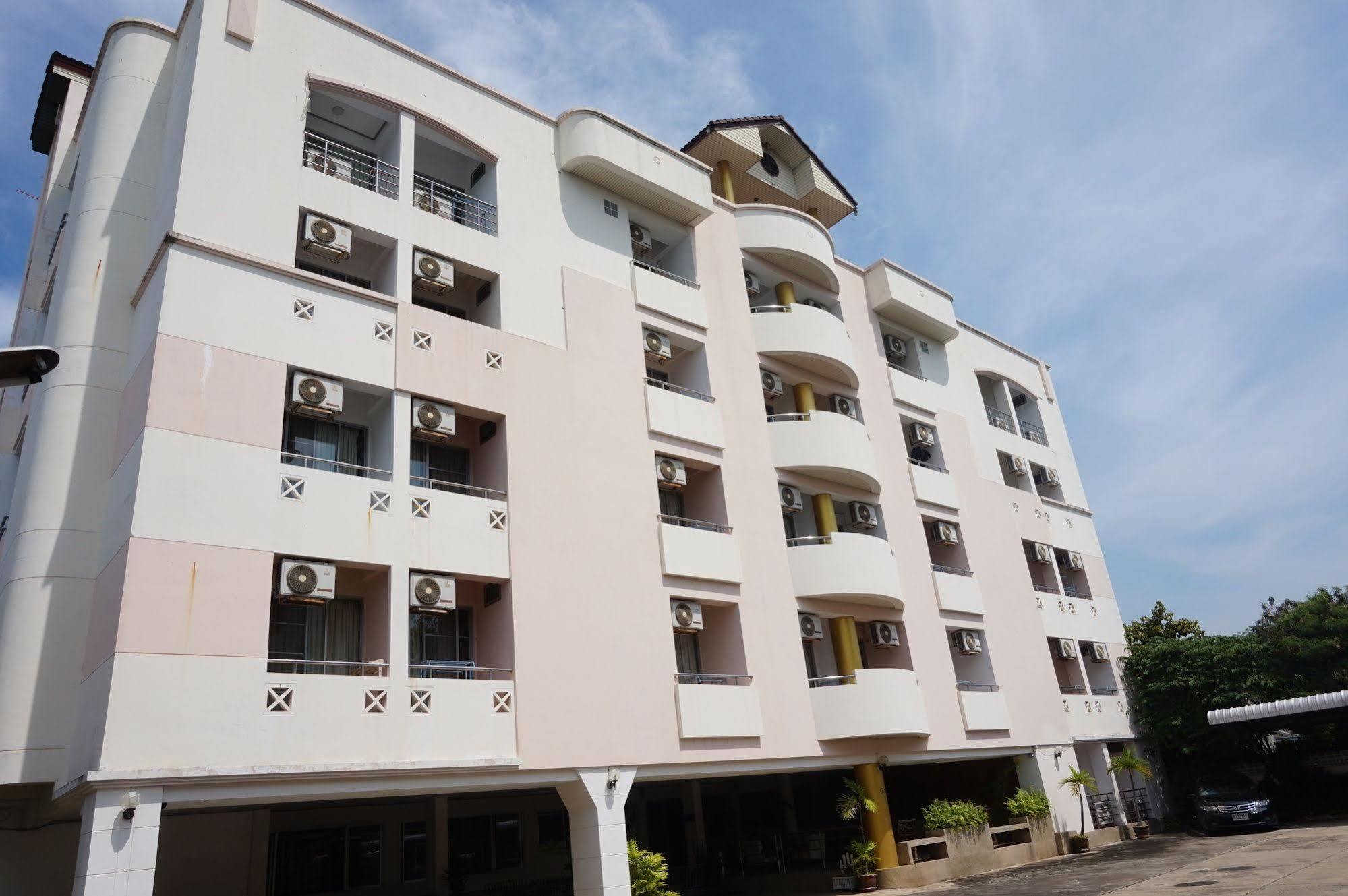 M In Korat Service Apartment Nakhon Ratchasima Bagian luar foto